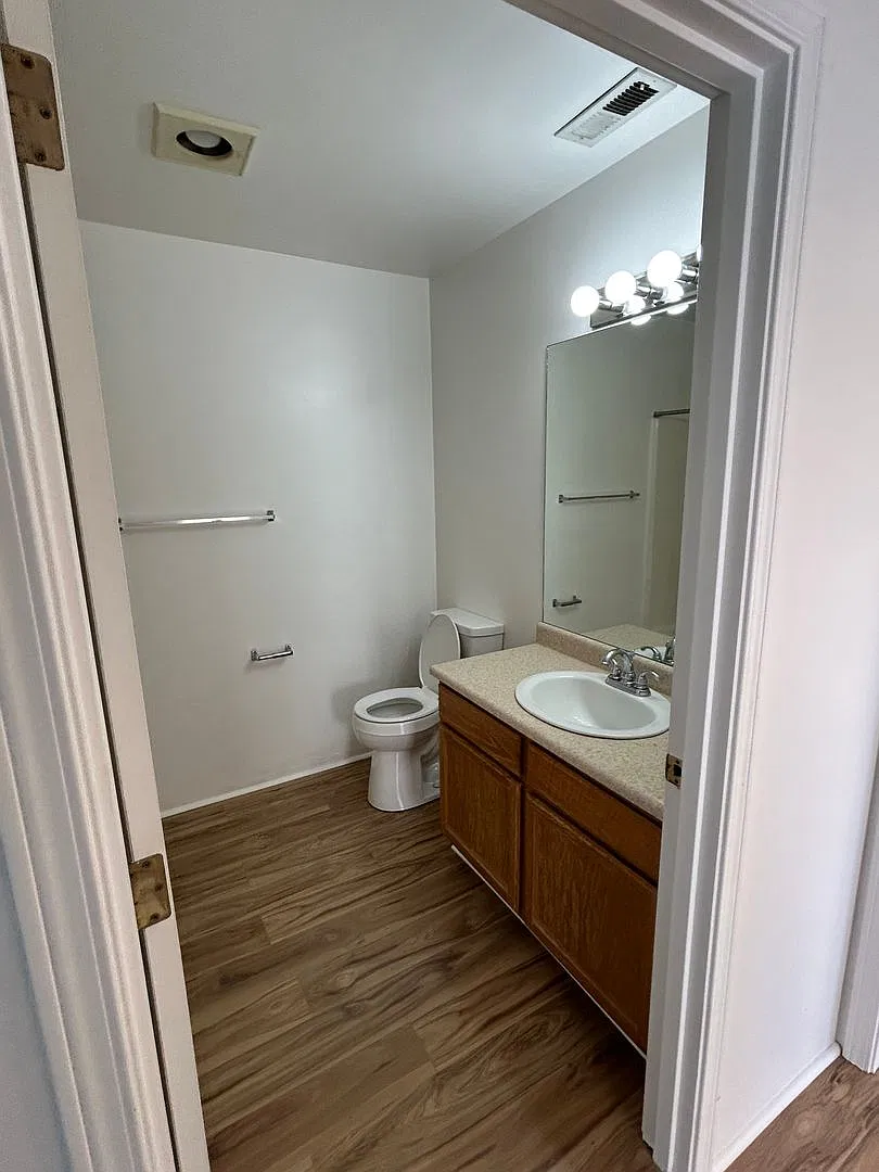 6924-1t - 2130 Crater Lake Ave A-D — Photo 4
