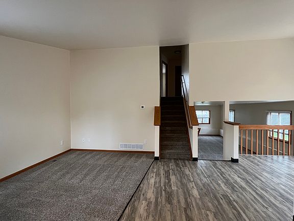 Entry/Livingroom