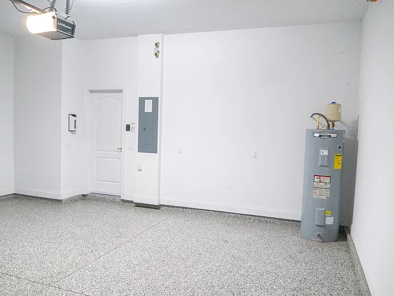 1011 Lychee Ct — Photo 39