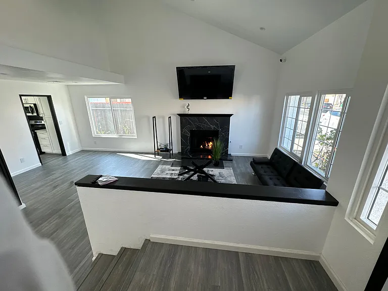 2242 Gregory Ave — Photo 12