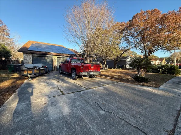 13935 Little Leaf Dr, San Antonio, TX 78247