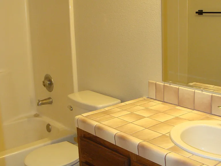 343 W Herndon Ave — Photo 10