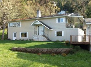 2166 Lookingglass Rd, Roseburg, OR 97471