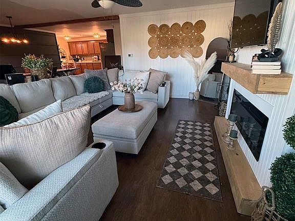 3rd image of 811 Houston St