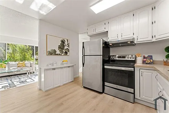 2 bed, 1099 sqft, $3,300 — Photo 4
