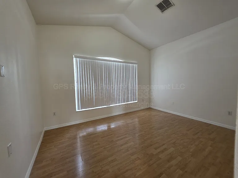 752 Sonja Cir — Photo 5