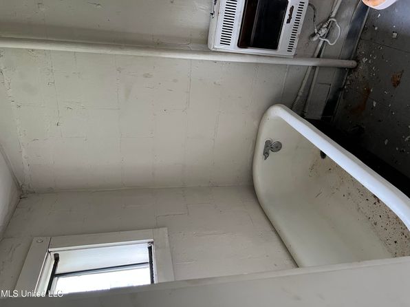 jackson-mississippi-440881252 picture