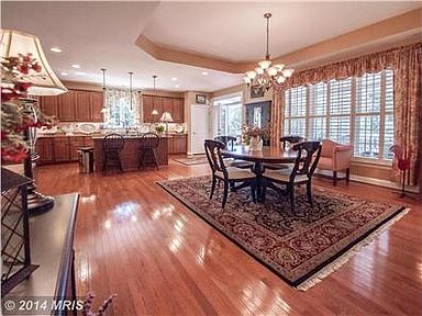 Over Sized Breakfast Room w/Tray Ceiling