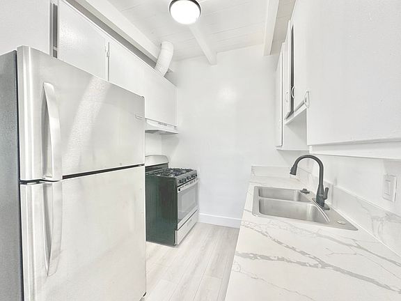 4th image of 3324 Drew St APT 10