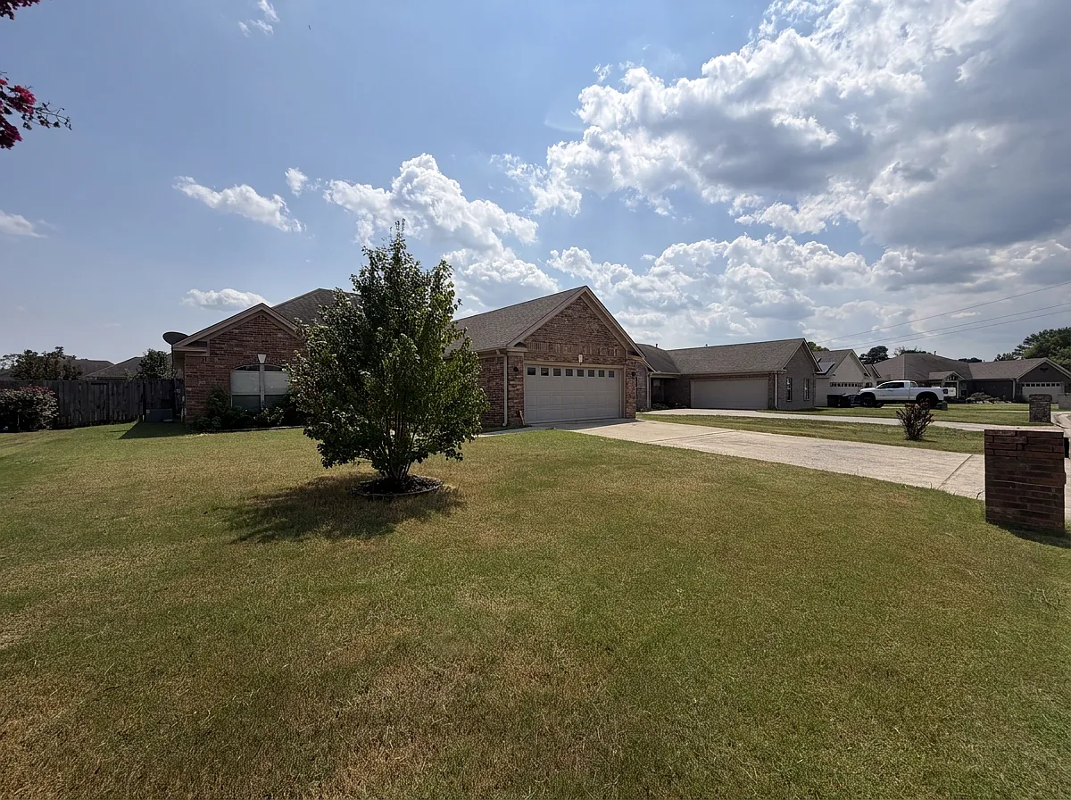 3 bed, 1724 sqft, $1,900 — Photo 3