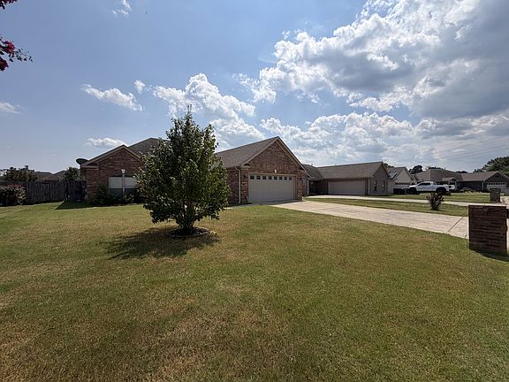 3rd image of 1417 Puritan Dr