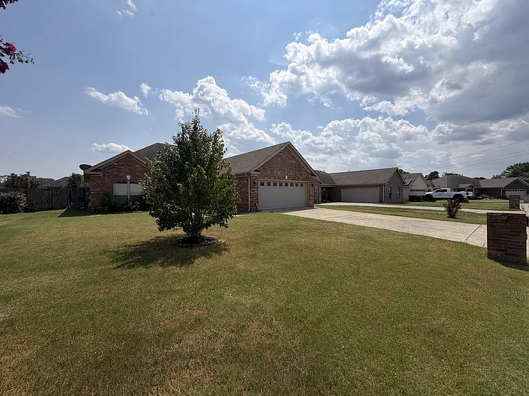 1417 Puritan Dr — Photo 3