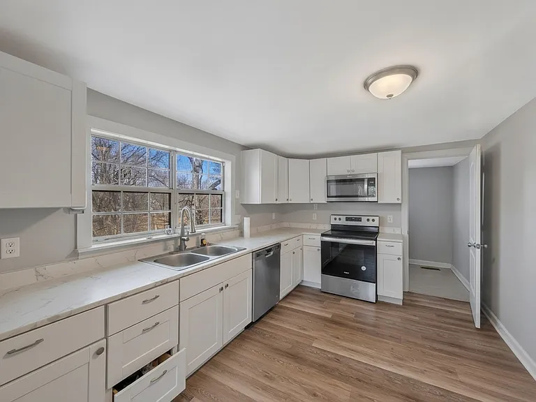1214 School St — Photo 9