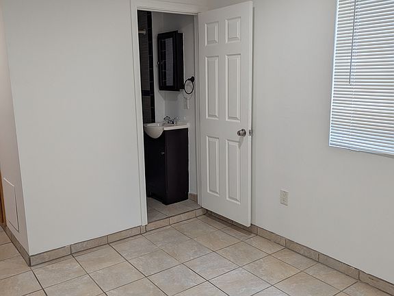 4th image of 5218 York Blvd #2