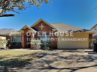 1015 S Wellsford Dr, Pearland, TX 77584