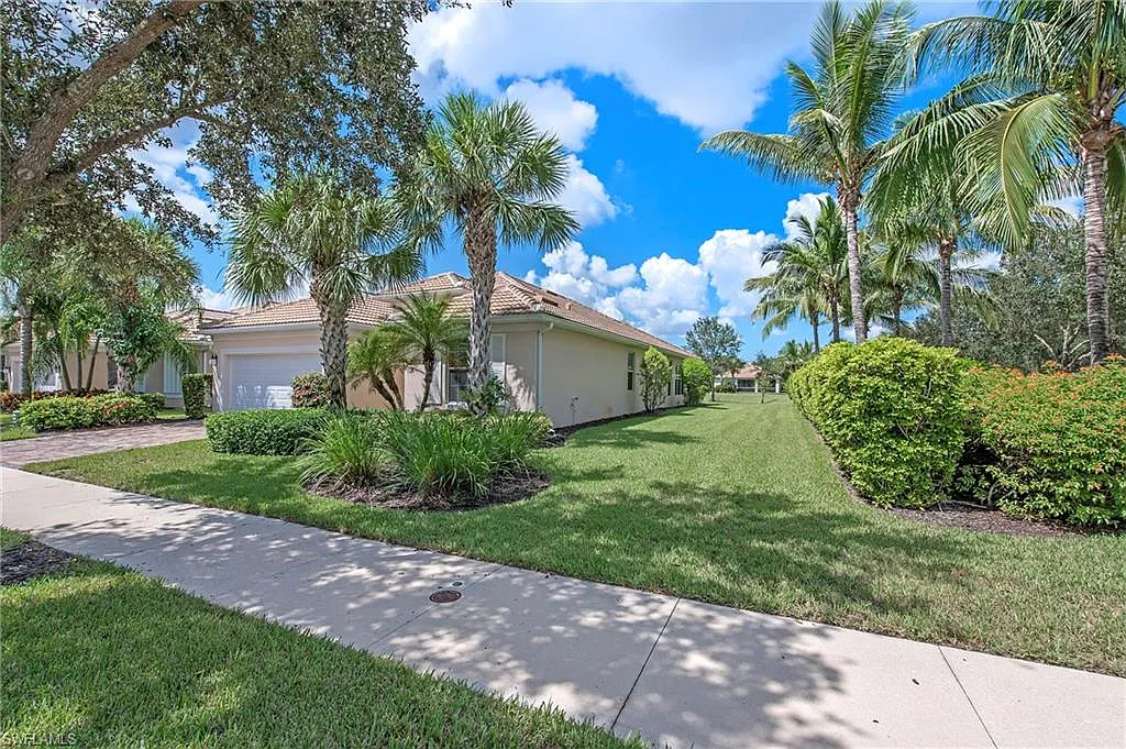3 bed, 2.0 bath, 2174 sqft, $6,250 — Photo 2