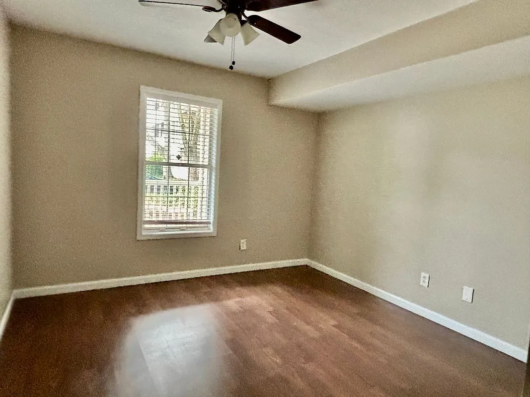 3 bed, 2.0 bath, 1451 sqft, $1,900 — Photo 4