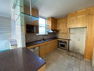Sold by Manhattan Network Inc.