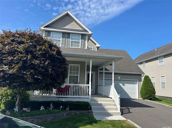 311 Center Oaks Trail, Bay Shore, NY 11706