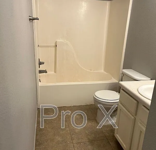 315 Texas Ln #105 — Photo 4