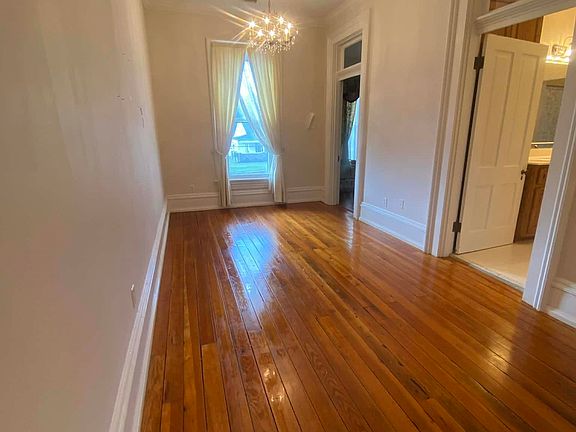 5th image of 604 Jackson Ave N