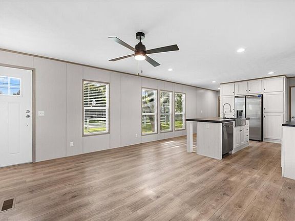 5th image of 102 Fiesta Ln