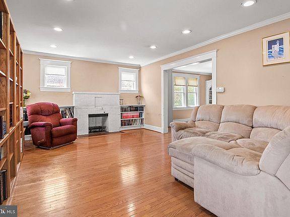 3rd image of 3216 Marnat Rd