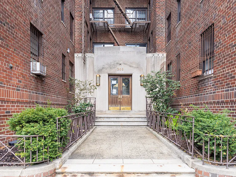 303 E 37th St #5-B — Photo 8