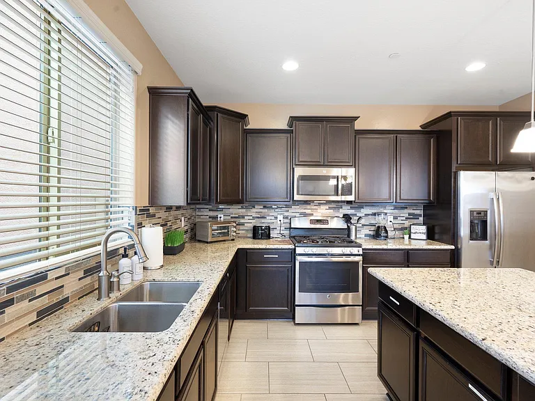 9122 W Coolbrook Ave — Photo 6