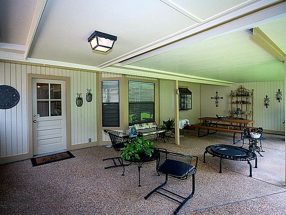 3rd image of 1115 Woodland Ct