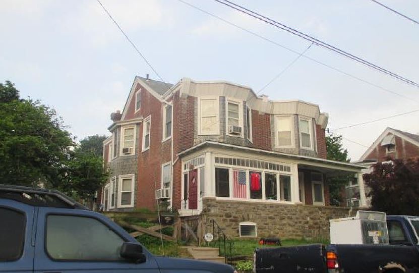 2nd image of 348 Unruh Ave