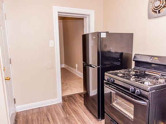 3rd image of 1019 W Leigh St Floor 1