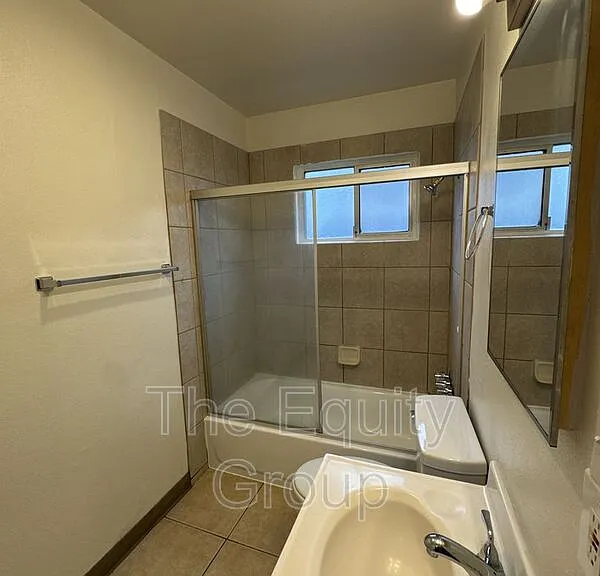 331 E Elm St #1 — Photo 12