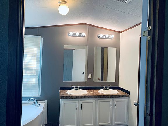 4th image of 920 Century Plaza Dr #579