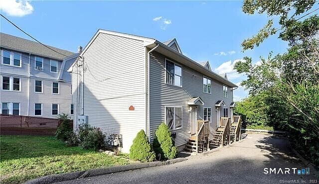 1st image of 220 Alder St