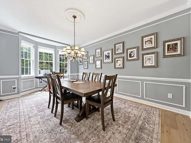 3852 Glasgow Way — Photo 7
