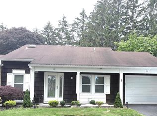32 Hearthside Dr, Mount Sinai, NY 11766