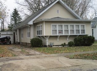 402 W 2nd St, Pana, IL