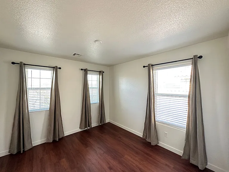 10224 Tait St — Photo 12