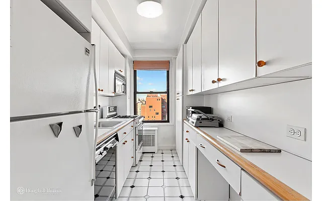 Sold by Douglas Elliman | media 15