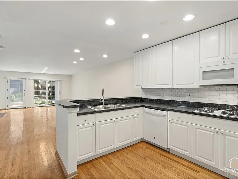 1812 S Dearborn St #10 — Photo 13