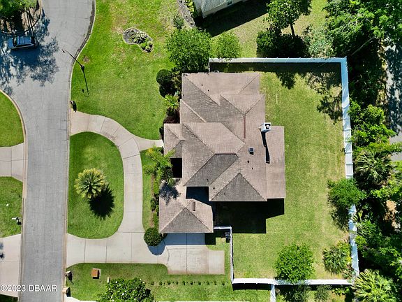 4th image of 17 Crescent Lake Way
