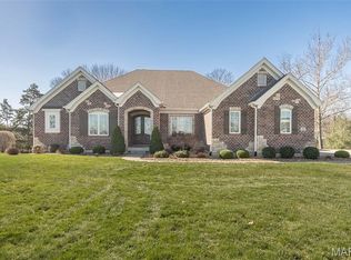 30 Meadowbrook Country Club Est, Ballwin, MO 63011