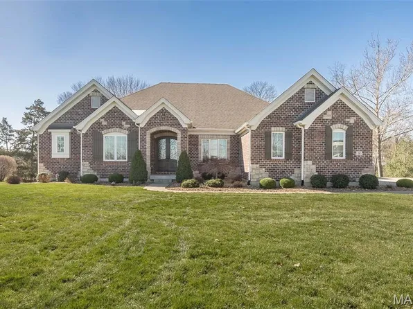 30 Meadowbrook Country Club Est, Ballwin, MO 63011