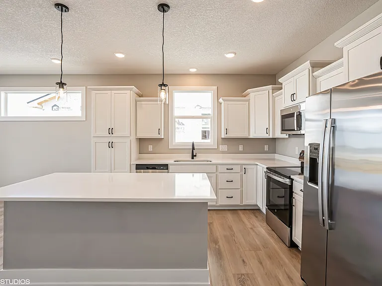 4210 NE 3rd St — Photo 5