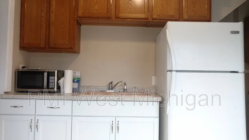 2 bed, 1.0 bath, 615 sqft, $1,075 — Photo 3