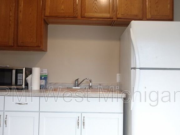 3rd image of 1948 Silver Ave SE