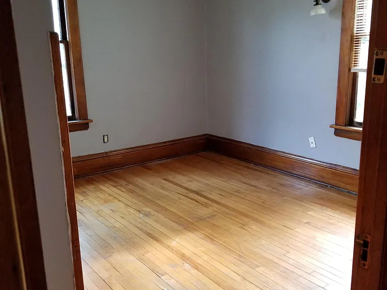 1052 Dayton Ave — Photo 6