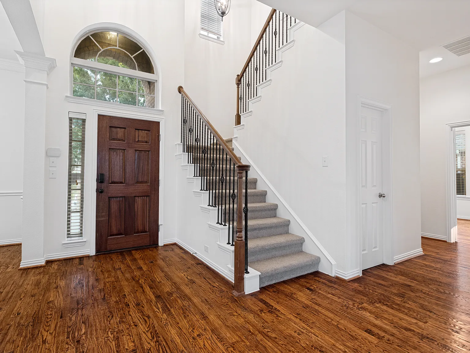 4 bed, 3316 sqft, $3,000 — Photo 2