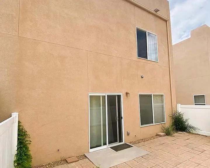 1912 Hollyhock Cir — Photo 41
